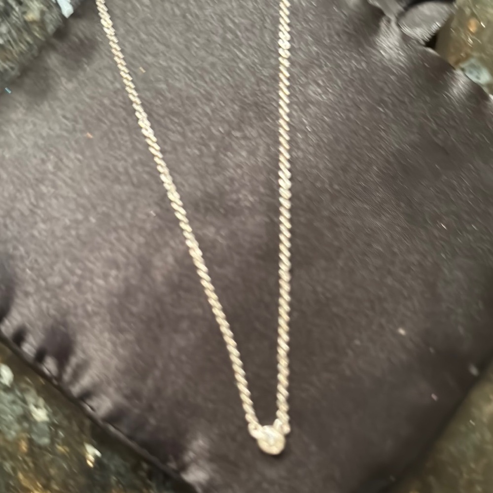 Elegant 14 carat white gold Necklace with Pendant